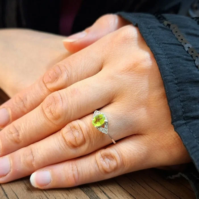 انگشتر نقره زنانه با نگین زبرجد معدنی، کد 511 - Image 5