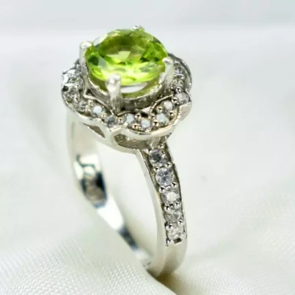 انگشتر نقره زنانه نگین زبرجد