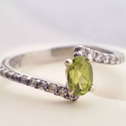 انگشتر نقره زنانه نگین زبرجد