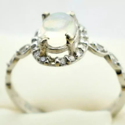 انگشتر نقره زنانه با نگین اپال