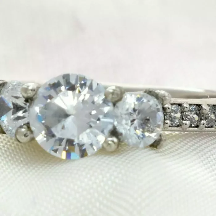 انگشتر نقره زنانه سولیتر طرح سه نگین، کد 442 - Image 3