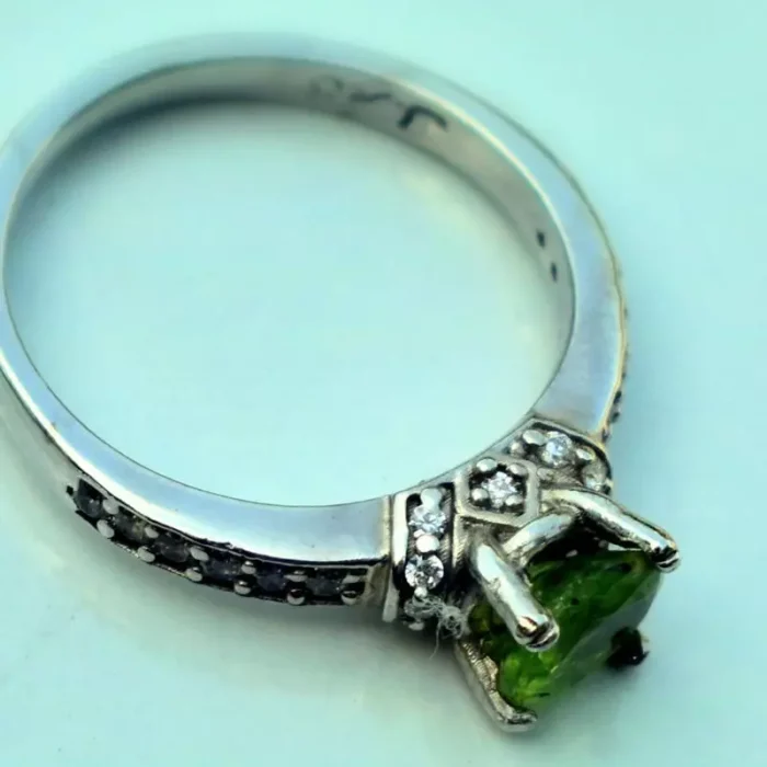 انگشتر نقره زنانه نگین زبرجد اصل، کد 520 - Image 3