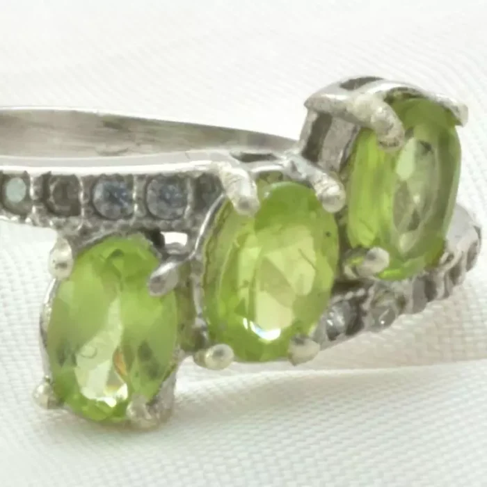 انگشتر نقره زنانه سه نگین زبرجد اصل، کد 517 - Image 3