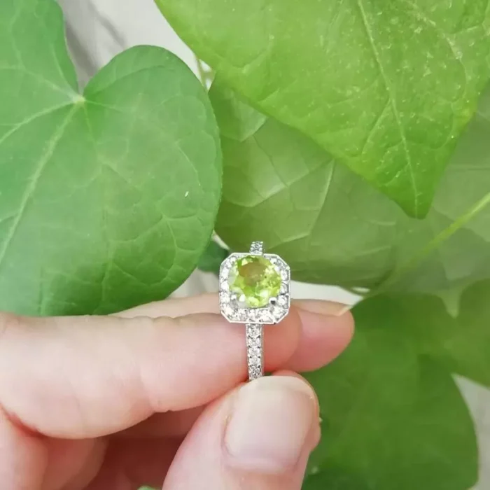 انگشتر نقره زنانه زبرجد معدنی و اصل آقابزرگ کد 500 - Image 3