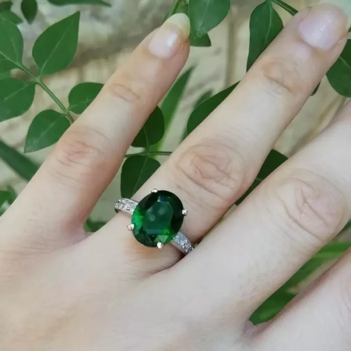 انگشتر نقره زنانه شیک و ساده با نگین سبز، کد 425 - Image 4