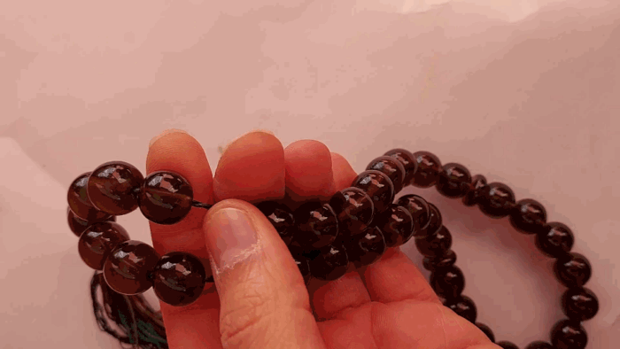 تسبیح سندلوس اصل بودار گرد قهوه‌ای نفتی 33 دانه کد 707 - Image 6