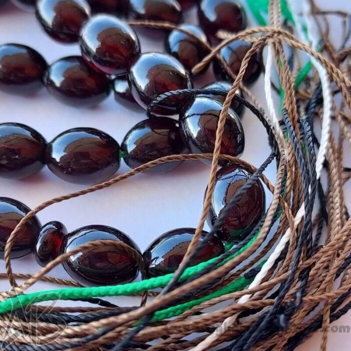 تسبیح سندلوس اصل معطر 47 دانه تراش بیضی جلا خورده کد 770 - Image 4