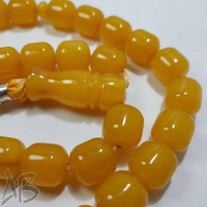 تسبیح سندلوس 33 دانه بودار تراش استوانه ای زرد کهربایی خوش تراش کد 831 آقابزرگ - Image 5