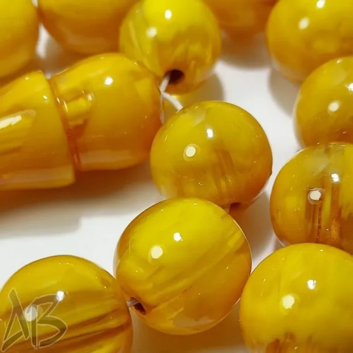 تسبیح سندلوس 33 دانه بودار تراش گرد زرد کهربایی پرچمی خوش تراش کد 833 آقابزرگ - Image 6