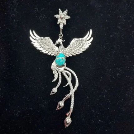 گردنبند یا مدالی نقره با نگین فیروزه نیشابور