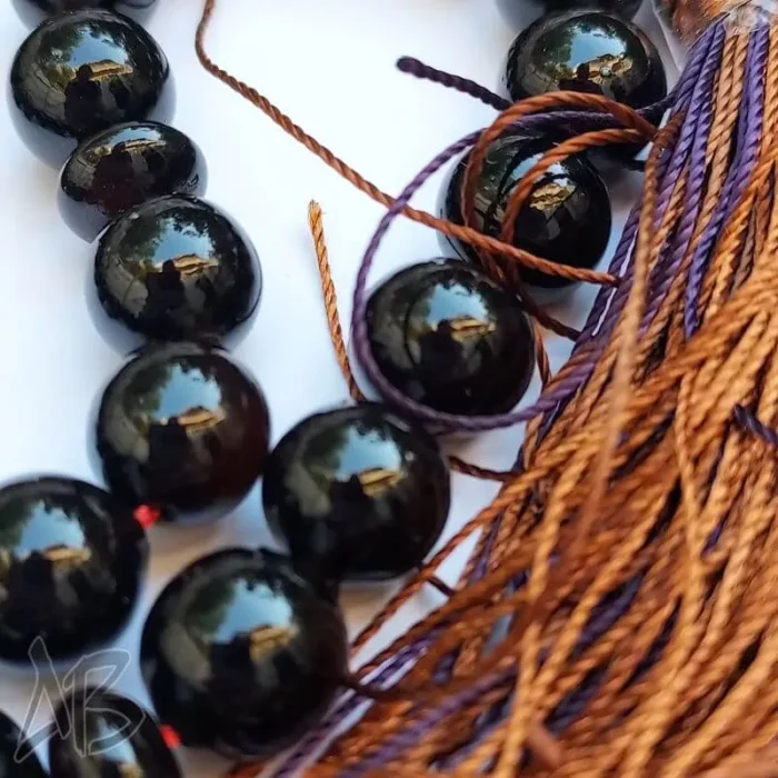 تسبیح سندلوس 33 دانه کد 955 بودار تراش گرد رنگ خاص خوشرنگ و خوش تراش آقابزرگ - Image 3