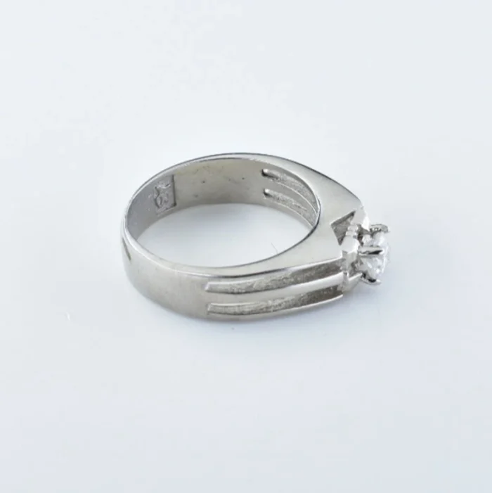 انگشتر مردانه نقره با نگین موزانایت روشن جذاب آقابزرگ کد 203 - Image 4