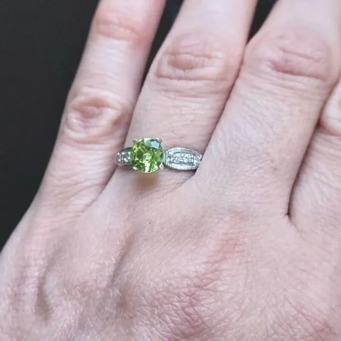 zebarjad 7 (4) انگشتر نقره زنانه زبرجد نگین اصلی و معدنی آقابزرگ کد 539 - Image 5