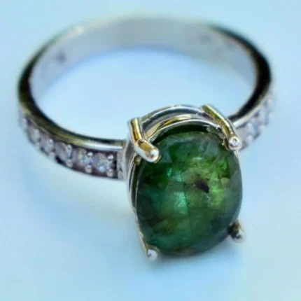 انگشتر نقره زنانه با نگین زمرد