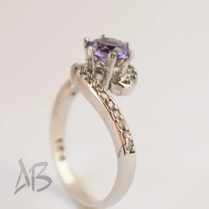 انگشتر نقره زنانه سولیتر بنفش عیار 925 آبکاری طلا سفید آقابزرگ کد 600 - Image 4