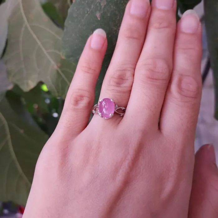 انگشتر نقره زنانه یاقوت صورتی اصل طرح برگ تراش کابوشن آقابزرگ کد 565 - Image 3