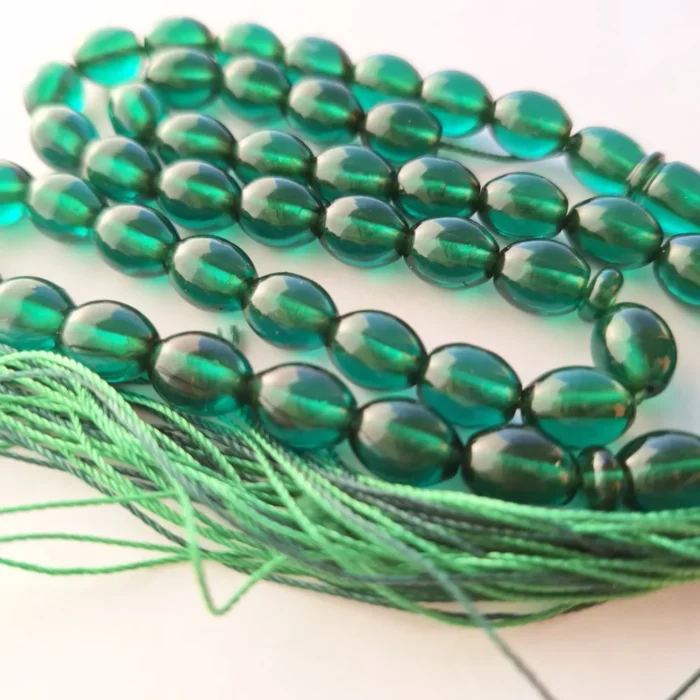 تسبیح سندلوس 47 دانه اصل بودار کد 1004 تراش تخم‌مرغی سبز خوشرنگ آقابزرگ - Image 4