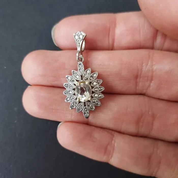 گردنبند یا مدالی نقره زنانه طرح سیمرغ نگین یاقوت آفریقایی اصل آقابزرگ کد Med14 - Image 4