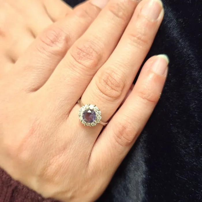 انگشتر نقره زنانه سولیتر با روکش رودیوم مناسب انگشت ظریف نگین بنفش آقابزرگ کد 627 - Image 4