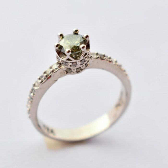 انگشتر نقره زنانه طرح تاج با نگین موزانایت شفاف و زیبا آقابزرگ کد 635 - Image 4