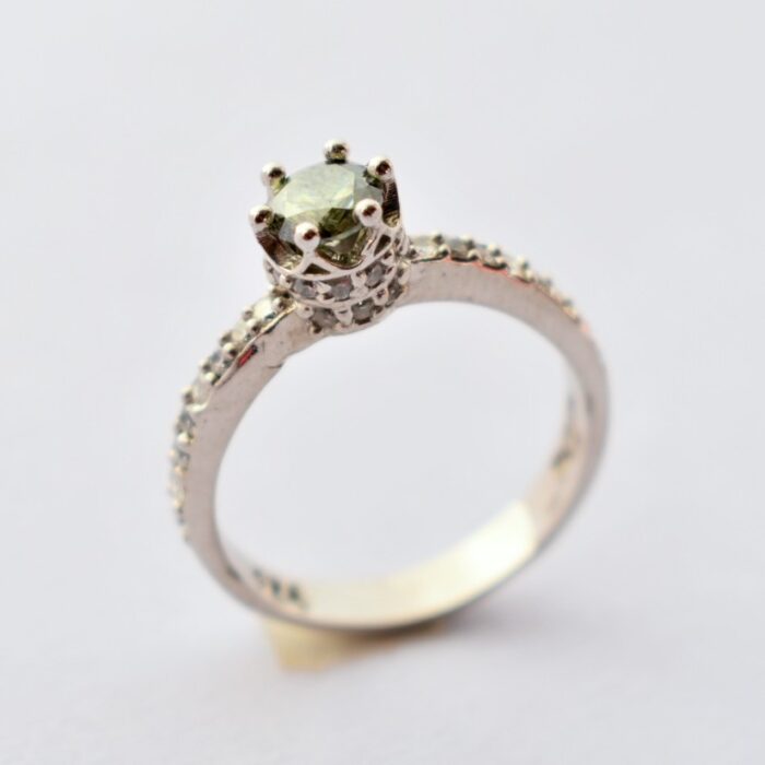 انگشتر نقره زنانه طرح تاج با نگین موزانایت شفاف و زیبا آقابزرگ کد 635 - Image 9