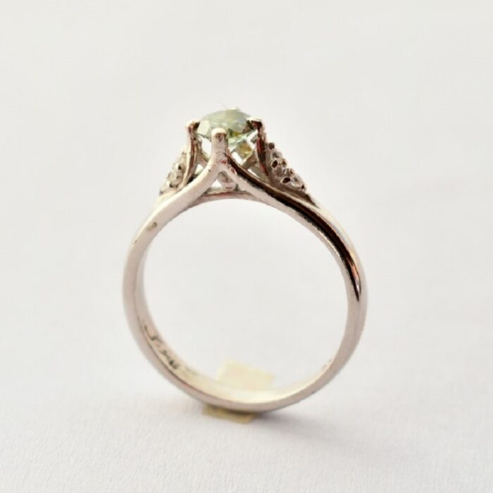 انگشتر نقره زنانه با نگین موزانایت