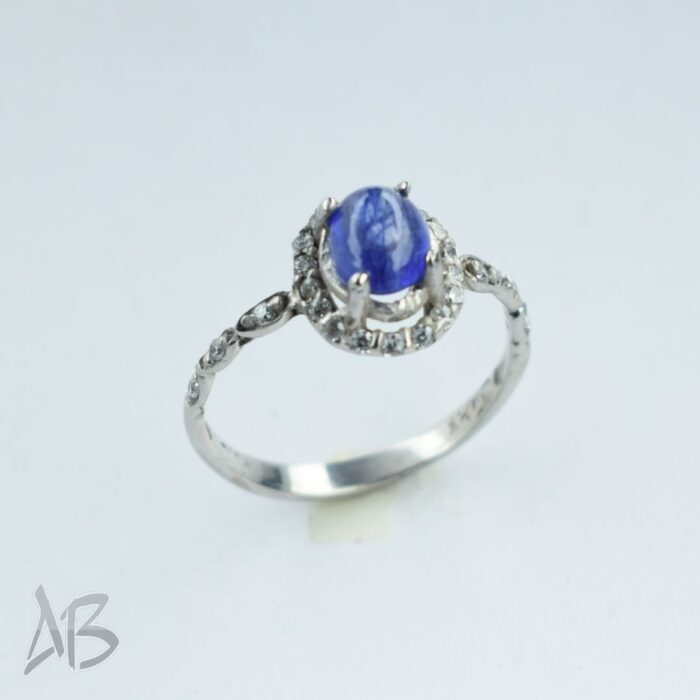 انگشتر نقره زنانه رکاب گندمی نگین یاقوت کبود کابوشن آقابزرگ کد 641 - Image 5