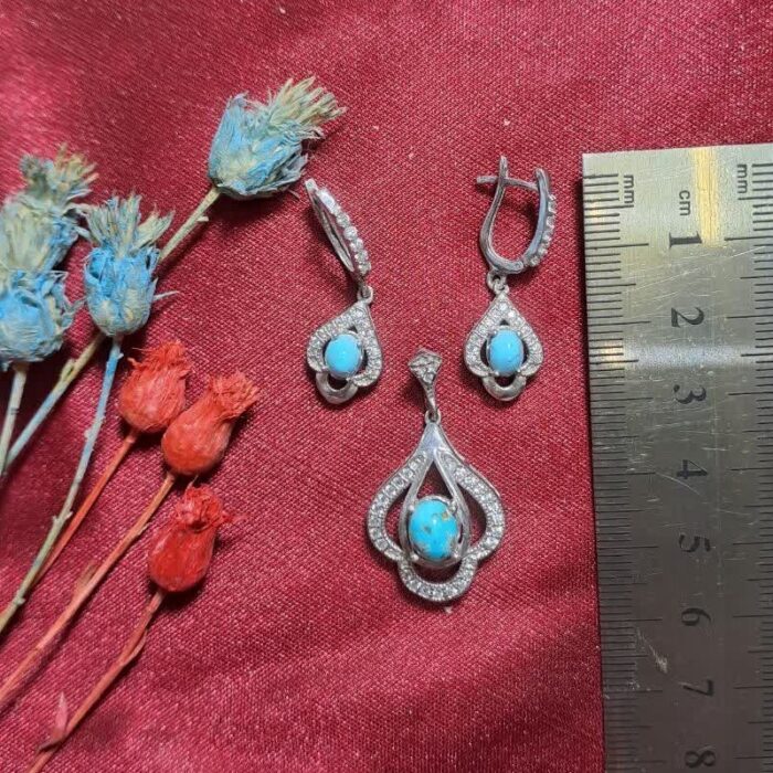 نیم ست نقره فیروزه اصل نیشابور (گردنبند و گوشواره) عیار 925 روکش طلا سفید آقابزرگ کد Med16 - Image 5