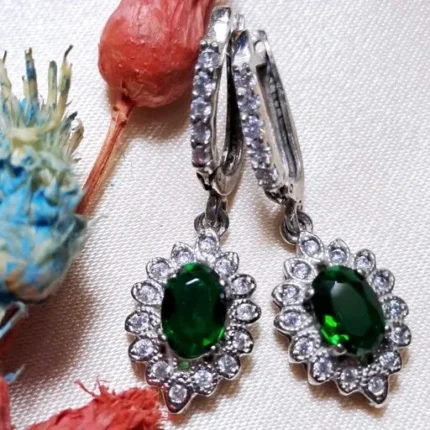 گوشواره نقره با نگين اتمي سنتتيك