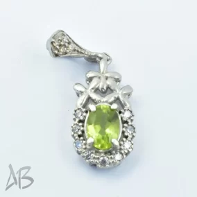 گردنبند مدالی با نگین زبرجد