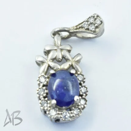 گردنبند مدالی نگین یاقوت کبود