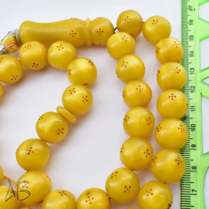 تسبیح سندلوس بودار 33 دانه اصل کد 1084 بودار داغ دار زرد با جلوه صدفی آقابزرگ - Image 4