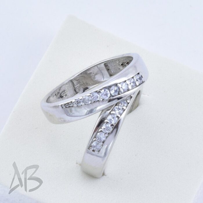 حلقه ست نقره با ردیفی مورب از نگین سنتتیک بسیار زیبا و شکیل مناسب ازدواج، نامزدی، با آبکاری رودیوم آقابزرگ کد Set12 - Image 3