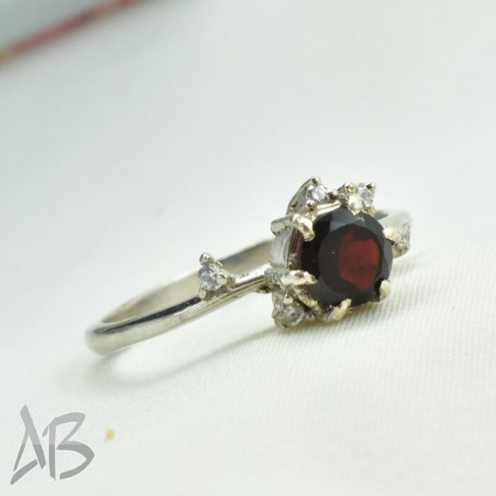 انگشتر نقره زنانه طرح جدید بسیار زیبا با نگین گارنت یا هسونایت اصل آقابزرگ کد 671 - Image 4