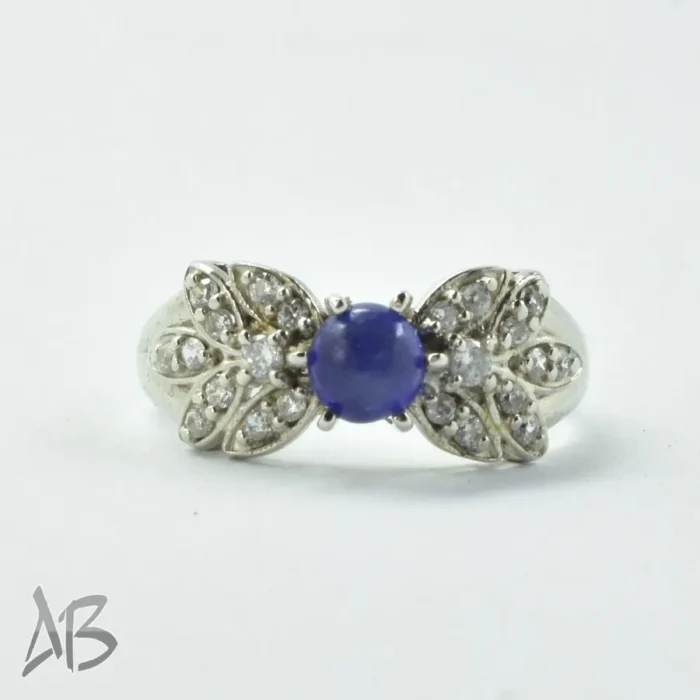 انگشتر نقره زنانه رکاب زیبا و نگین یاقوت کبود کابوشن آقابزرگ کد 677 - Image 5