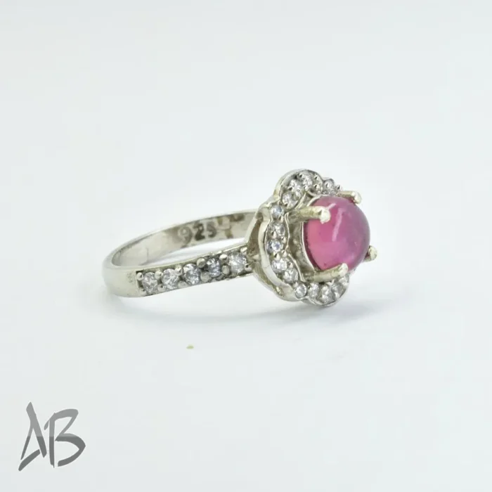 انگشتر نقره زنانه با نگین یاقوت صورتی اصل معدنی تراش کابوشن کد 306 - Image 5