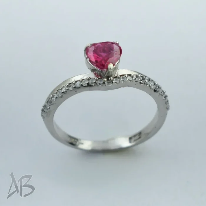 انگشتر نقره زنانه یاقوت صورتی سنتتیک طرح قلب با تزئین نگین‌های اتمی کد 694 - Image 4