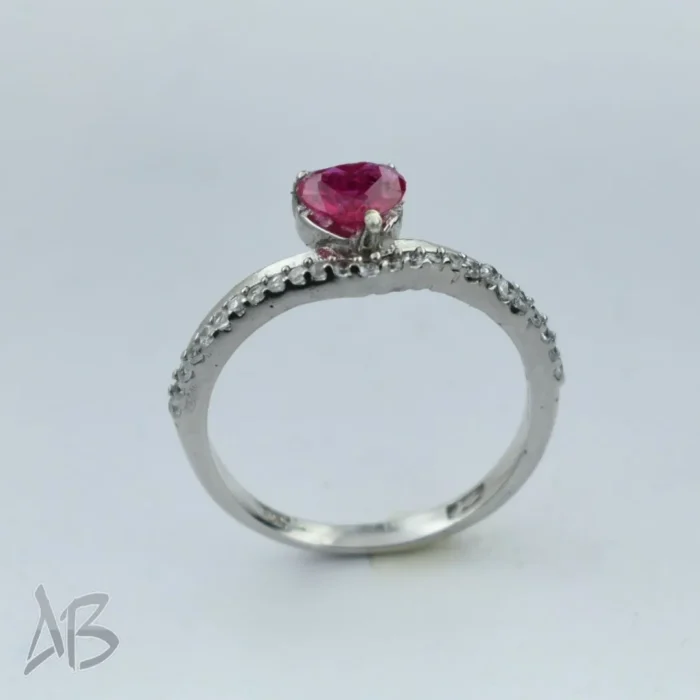 انگشتر نقره زنانه یاقوت صورتی سنتتیک طرح قلب با تزئین نگین‌های اتمی کد 694 - Image 3