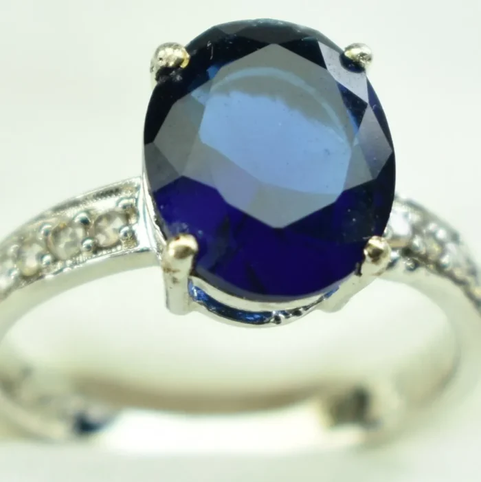 697 (3) انگشتر نقره زنانه عیار 925 آبکاری رودیوم نگین سنتتیک برلیان کات آقابزرگ کد 697 - Image 4