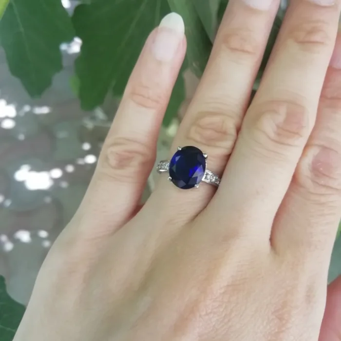 697 (4) انگشتر نقره زنانه عیار 925 آبکاری رودیوم نگین سنتتیک برلیان کات آقابزرگ کد 697 - Image 5