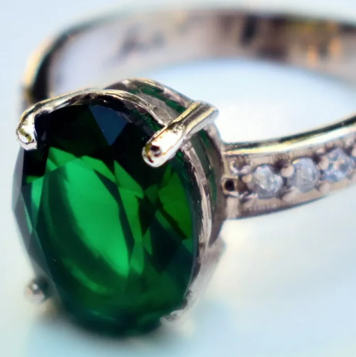 انگشتر نقره زنانه شیک و ساده با نگین سبز، کد 425 - Image 6