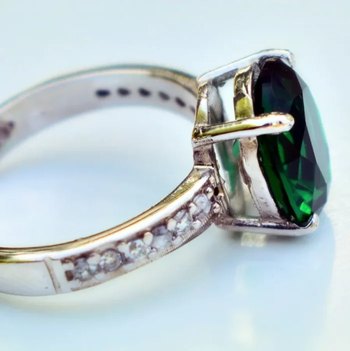 انگشتر نقره زنانه شیک و ساده با نگین سبز، کد 425 - Image 7