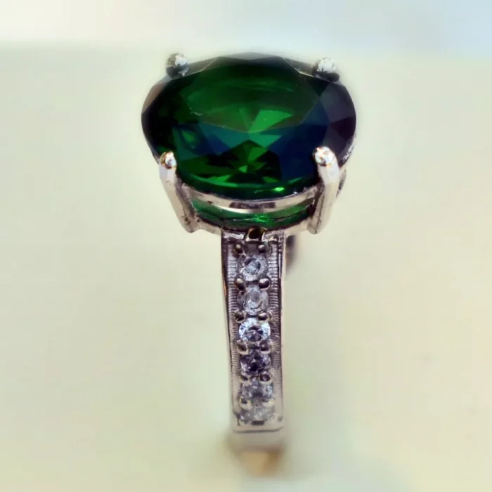 انگشتر نقره زنانه شیک و ساده با نگین سبز، کد 425 - Image 5