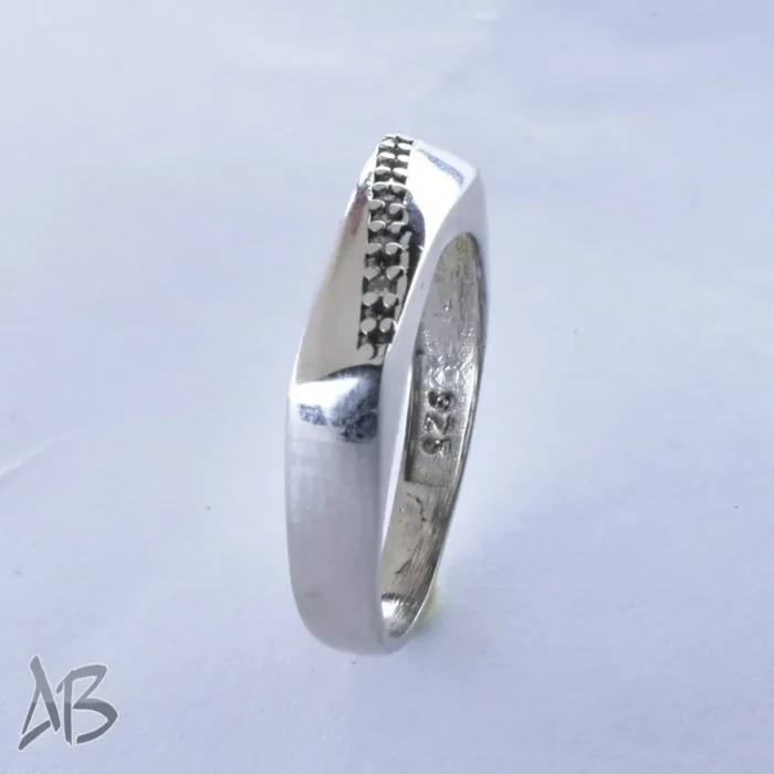 حلقه نقره جدید با ردیفی از نگین‌های ریز سنتتیک کد Set1 تک آقابزرگ - Image 3