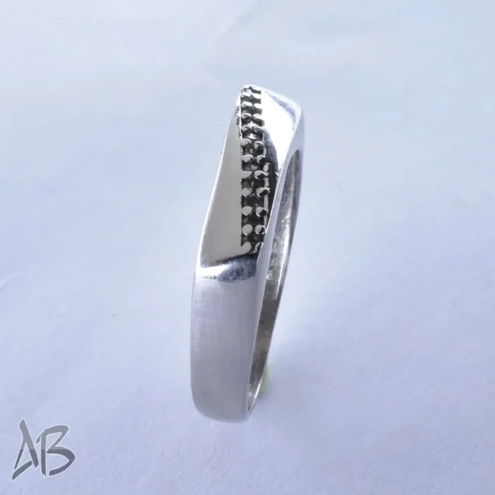 حلقه نقره جدید با ردیفی از نگین‌های ریز سنتتیک کد Set1 تک آقابزرگ - Image 7