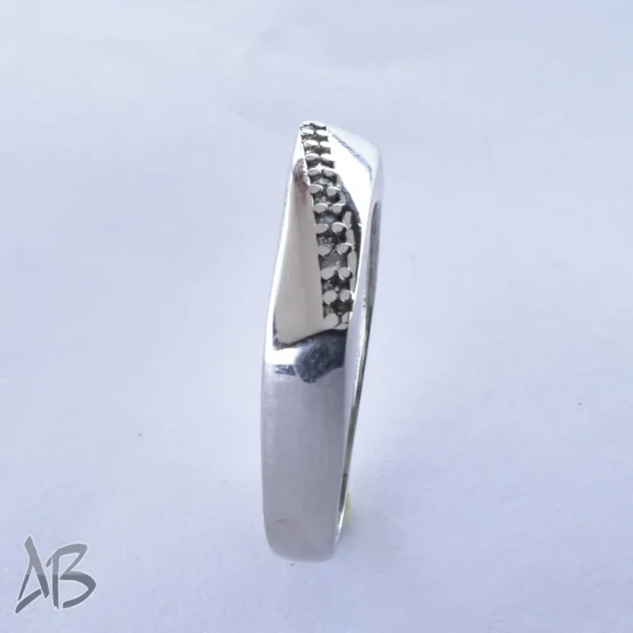 حلقه نقره جدید با ردیفی از نگین‌های ریز سنتتیک کد Set1 تک آقابزرگ - Image 8