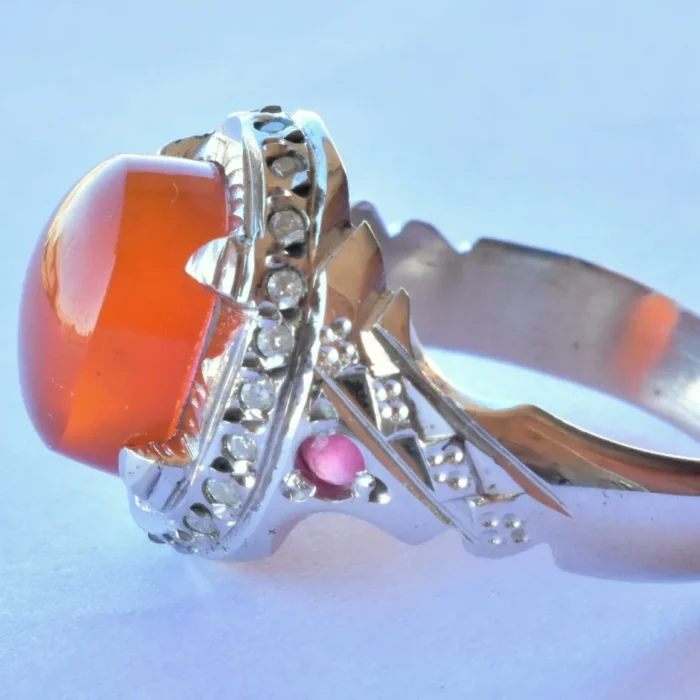 انگشتر مردانه نقره دست‌ساز عقیق یمنی برجسته رکاب مخراج کاری شده آقابزرگ کد M223 - Image 4