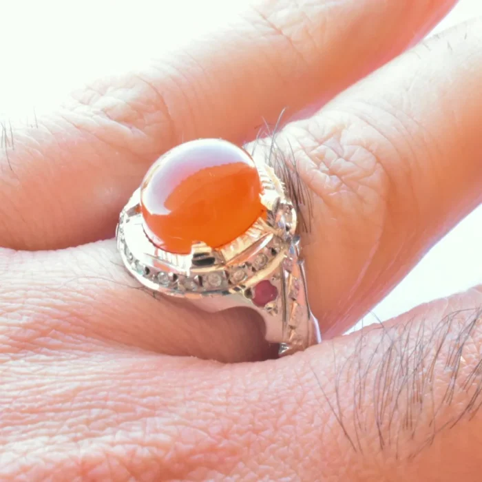 انگشتر مردانه نقره دست‌ساز عقیق یمنی برجسته رکاب مخراج کاری شده آقابزرگ کد M223 - Image 8