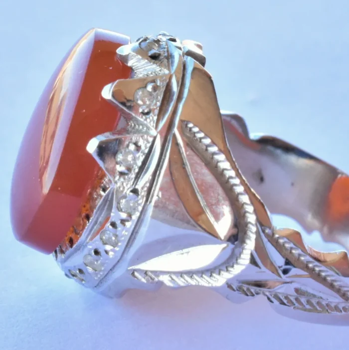 انگشتر مردانه نقره دست‌ساز نگین عقیق یمنی درشت رکاب آینه کاری شده کد M225 - Image 4