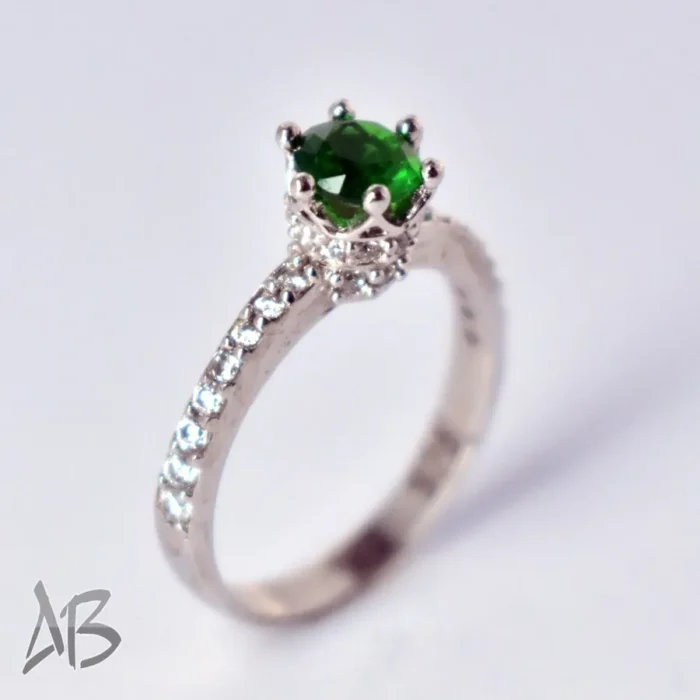 انگشتر نقره زنانه استرلینگ 925 آبکاری رودیوم نگین سنتتیک رکاب طرح تاج کد 330 - Image 7